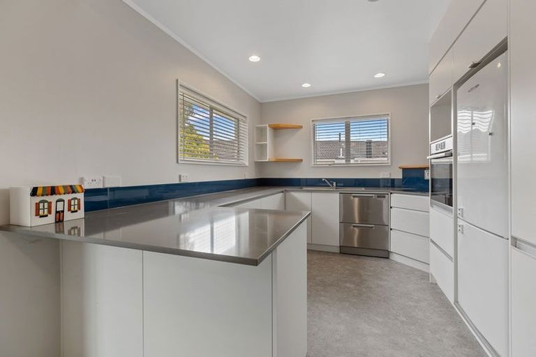 Photo of property in 2/10 Nursery Place, Westown, New Plymouth, 4310