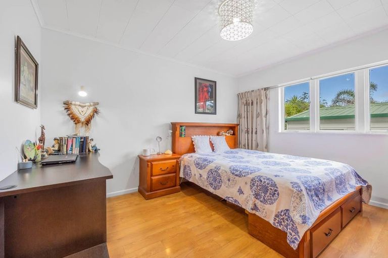 Photo of property in 1/43 Hogans Road, Glenfield, Auckland, 0629