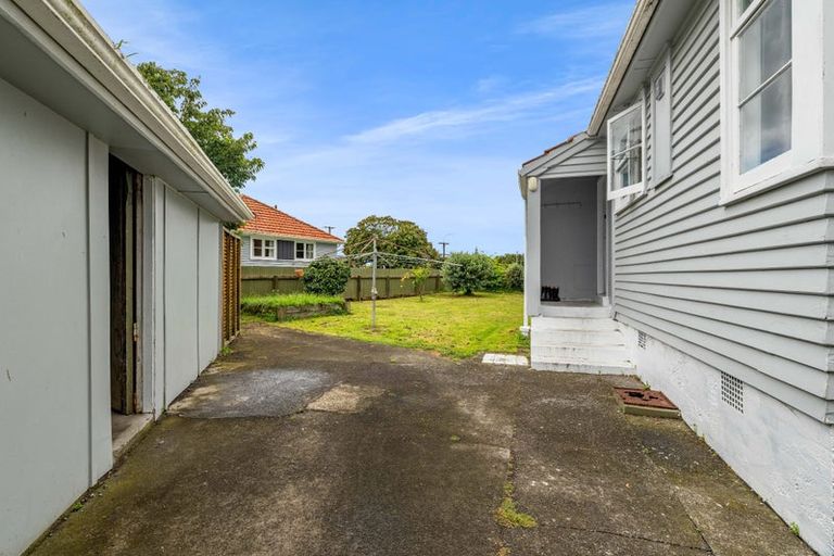 Photo of property in 2 Dixon Avenue, Hawera, 4610