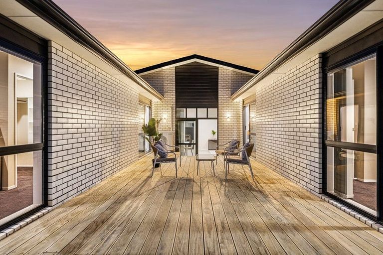 Photo of property in 142 Lisle Farm Drive, Pukekohe, 2120