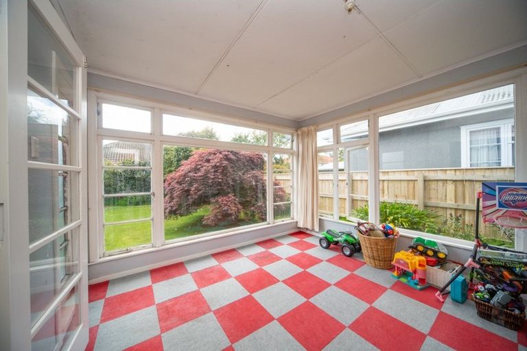 Photo of property in 547 Featherston Street, Roslyn, Palmerston North, 4414