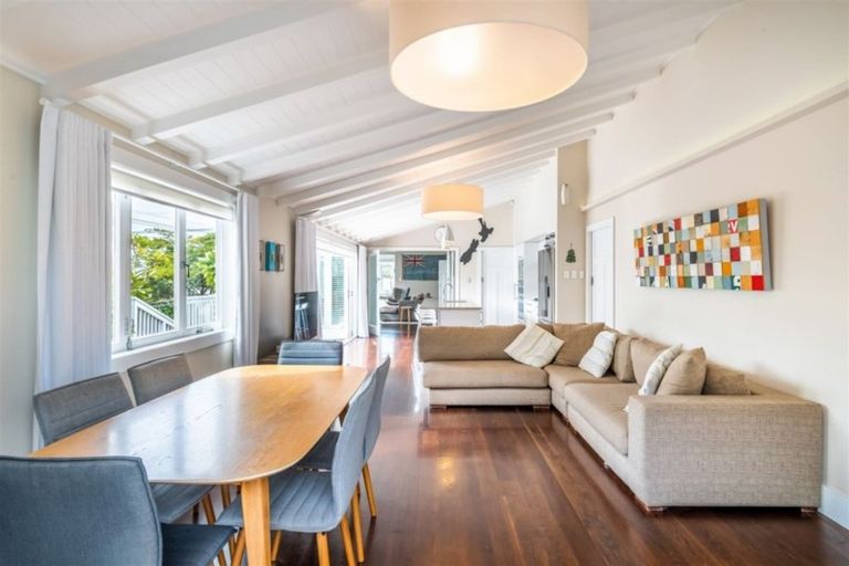 Photo of property in 30 Old Lake Road, Narrow Neck, Auckland, 0624