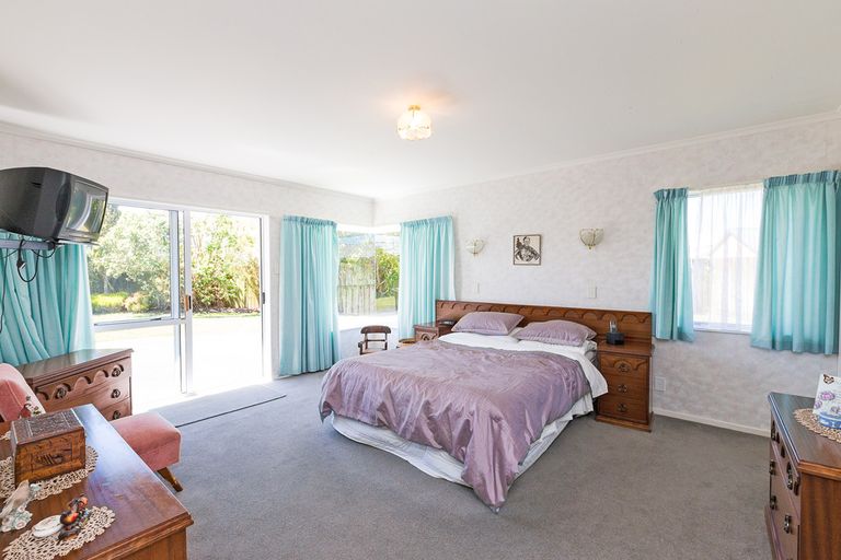 Photo of property in 166 Kelvin Grove Road, Kelvin Grove, Palmerston North, 4414