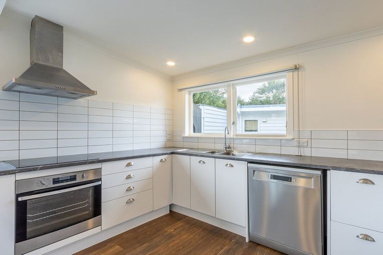 Photo of property in 15 Brazier Grove, Paraparaumu, 5032