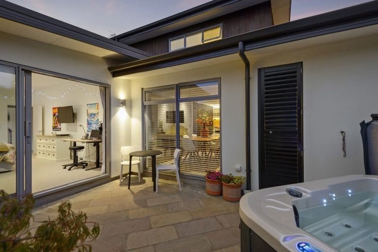 Photo of property in 10 Horseshoe Lake Road, Burwood, Christchurch, 8061