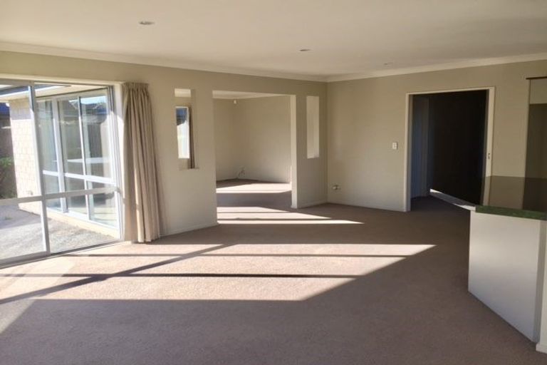 Photo of property in 19 Papaumu Green, Parklands, Christchurch, 8083