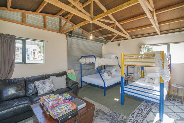 Photo of property in 37 Hahei Beach Road, Hahei, Whitianga, 3591