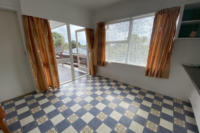 Photo of property in 1 Glenmore Road, Pakuranga Heights, Auckland, 2010