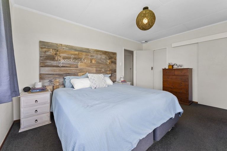 Photo of property in 1 Sutherland Crescent, Westbrook, Palmerston North, 4412