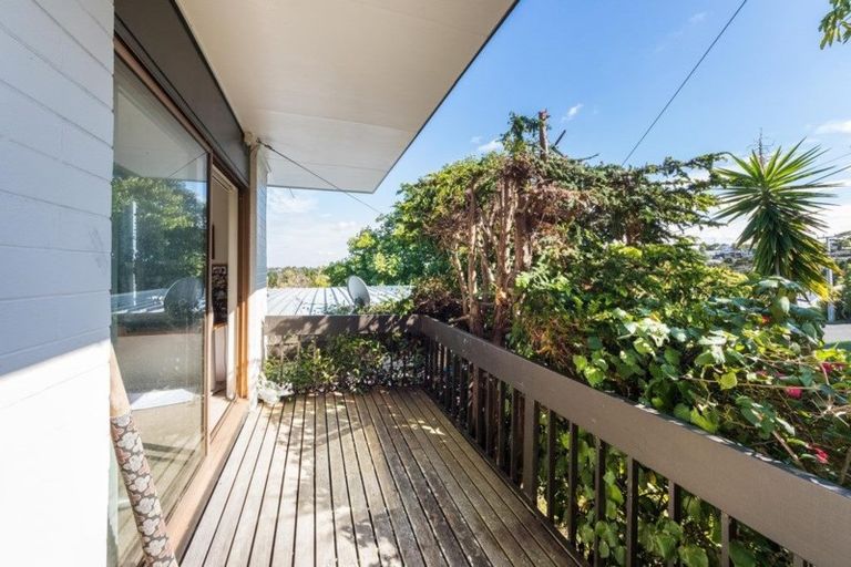 Photo of property in 2/10 Coroglen Avenue, Birkenhead, Auckland, 0626