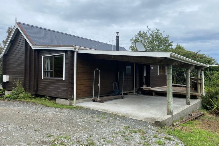 Photo of property in 17 Ivy Terrace, Moana, 7872