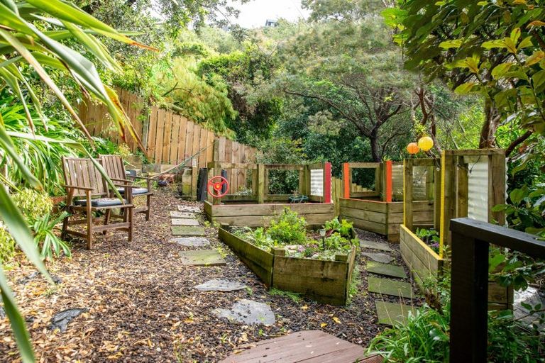 Photo of property in 6 Maybury Way, Island Bay, Wellington, 6023