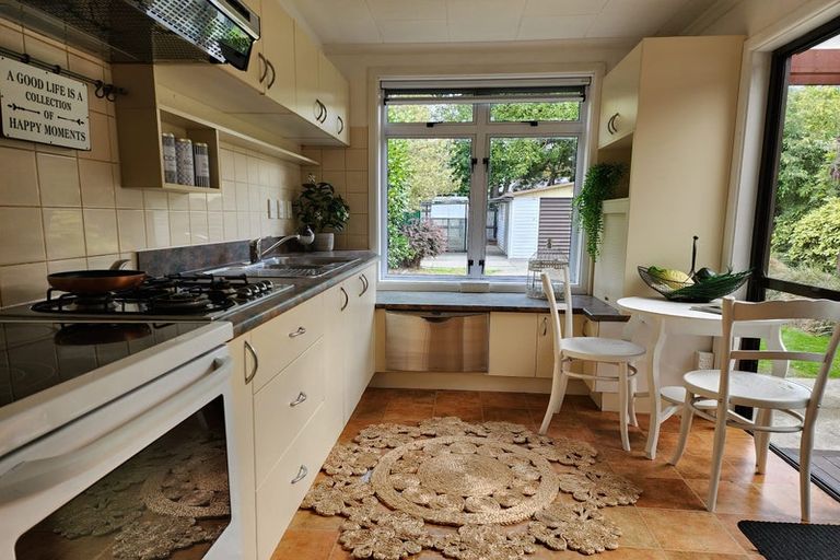 Photo of property in 161 Selwyn Street, Somerfield, Christchurch, 8024