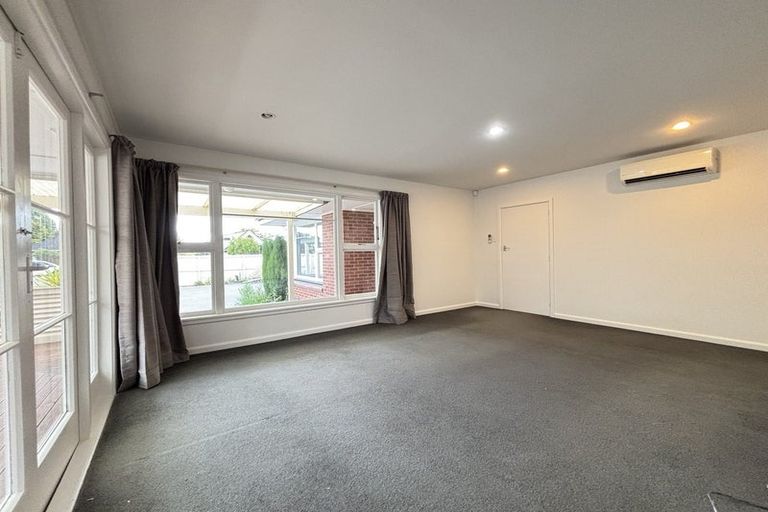 Photo of property in 207 Memorial Avenue, Burnside, Christchurch, 8053