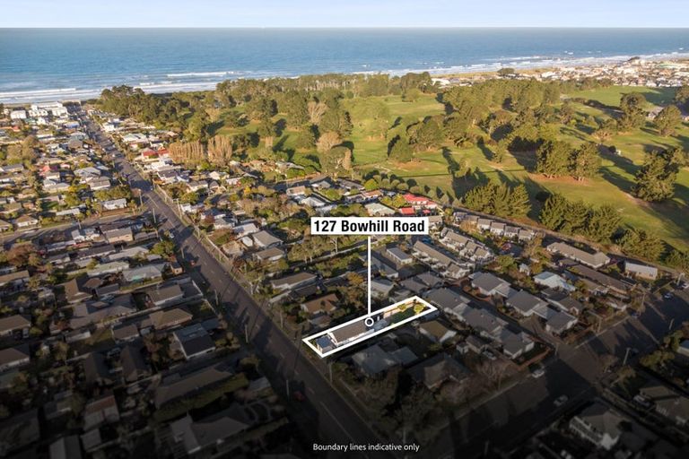 Photo of property in 127 Bowhill Road, New Brighton, Christchurch, 8083