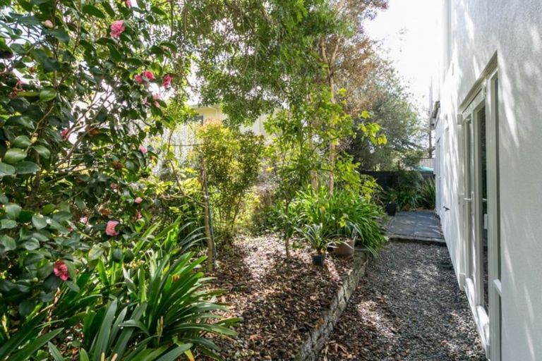 Photo of property in 3 Hikanui Drive, Havelock North, 4130