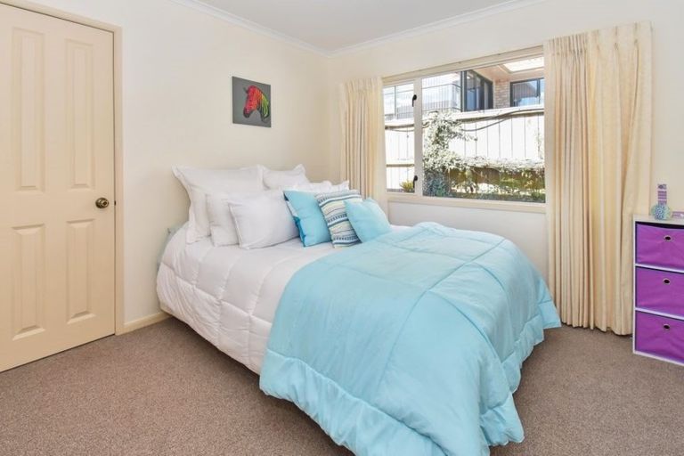 Photo of property in 17 Manara Place, The Gardens, Auckland, 2105