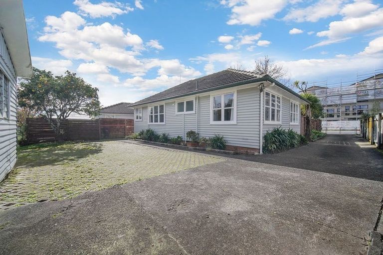 Photo of property in 94 Edmonton Road, Henderson, Auckland, 0612