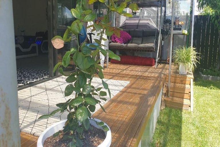 Photo of property in 18b Riverpark Crescent, Henderson, Auckland, 0610