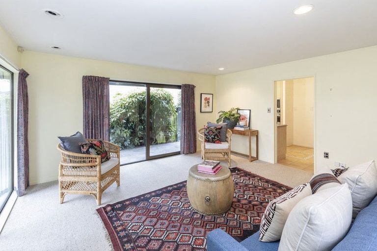 Photo of property in 21 Dunrobin Place, Avonhead, Christchurch, 8042