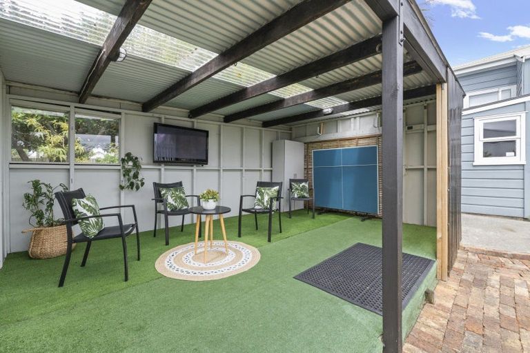 Photo of property in 147 Queen Street, Northcote Point, Auckland, 0627