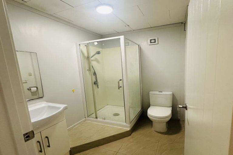 Photo of property in 1/54 Target Road, Totara Vale, Auckland, 0629