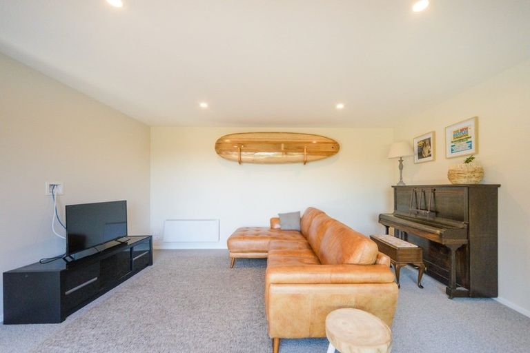 Photo of property in 48 Vaucluse Heights, Fitzherbert, Palmerston North, 4410