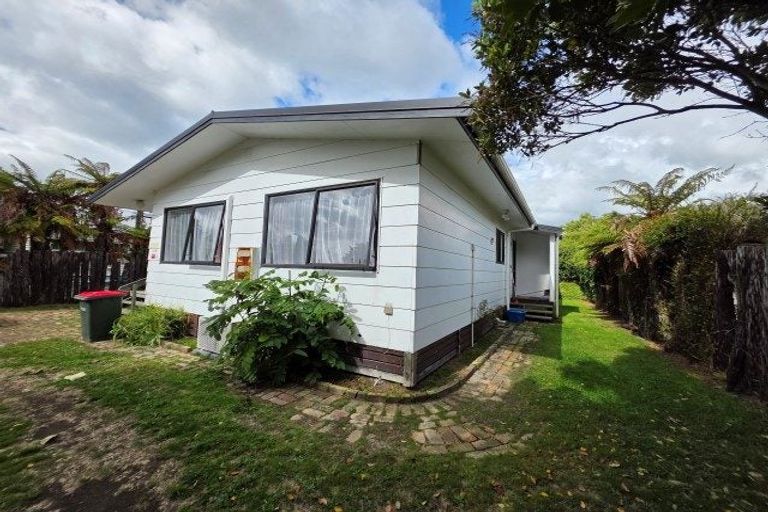 Photo of property in 2 Wallace Crescent, Glenholme, Rotorua, 3010