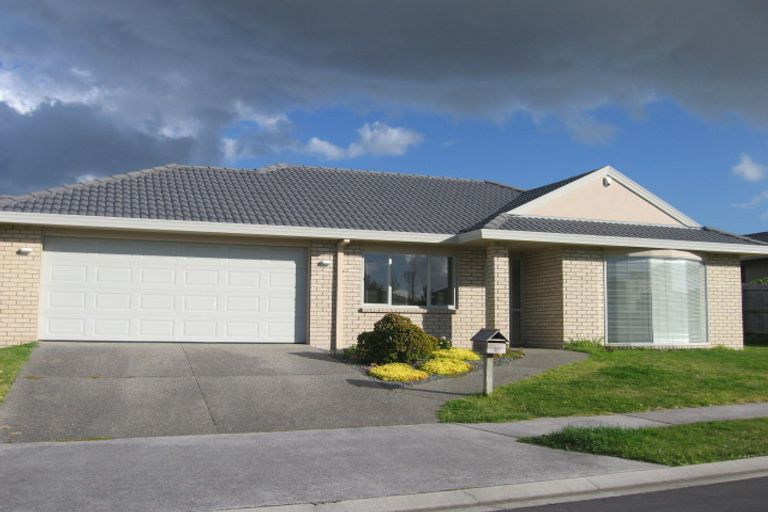 Photo of property in 2 Adrigole Place, East Tamaki, Auckland, 2013