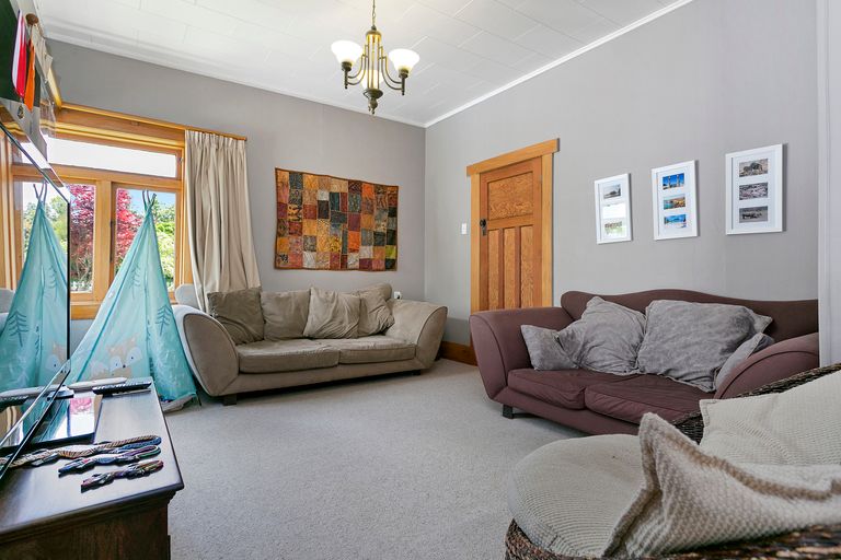 Photo of property in 21 Williams Street, Cambridge, 3434