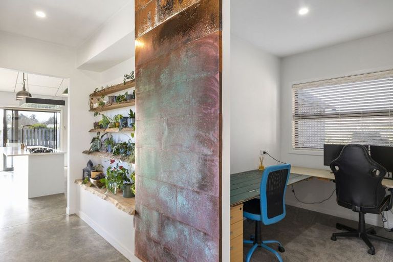 Photo of property in 1 Remutaka Lane, Carterton, 5713