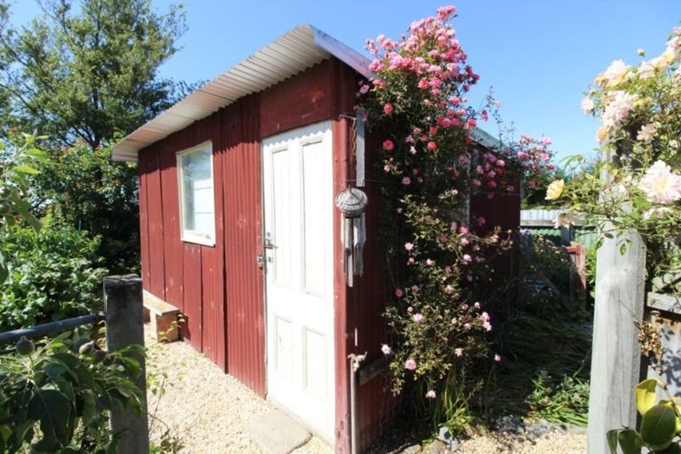 Photo of property in 35 Rhodes Street, Waimate, 7924