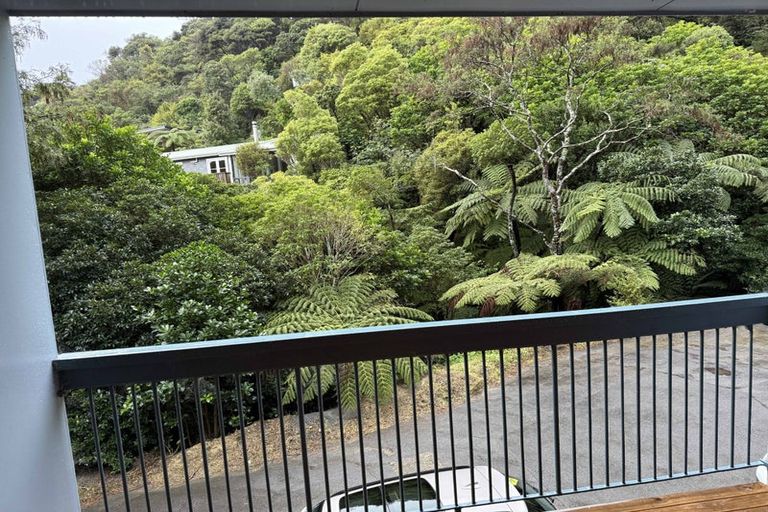 Photo of property in 4/8 Kaitawa Road, York Bay, Lower Hutt, 5013