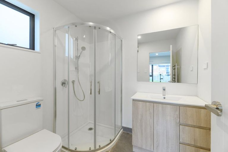 Photo of property in 4/35 Hogans Road, Glenfield, Auckland, 0629