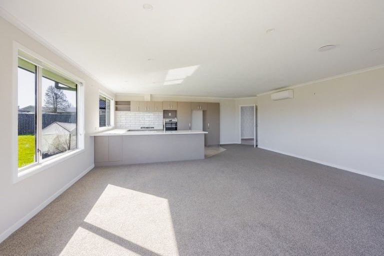 Photo of property in 33 Belgrove Drive, Waipukurau, 4200