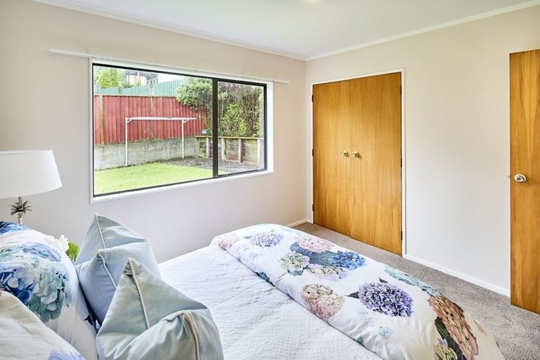 Photo of property in 13 Kinnel Grove, Papakowhai, Porirua, 5024