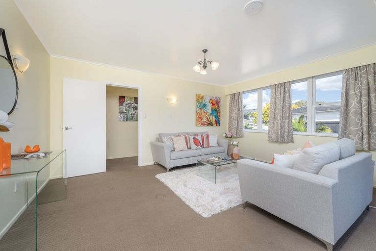 Photo of property in 90 Edgewater Drive, Pakuranga, Auckland, 2010