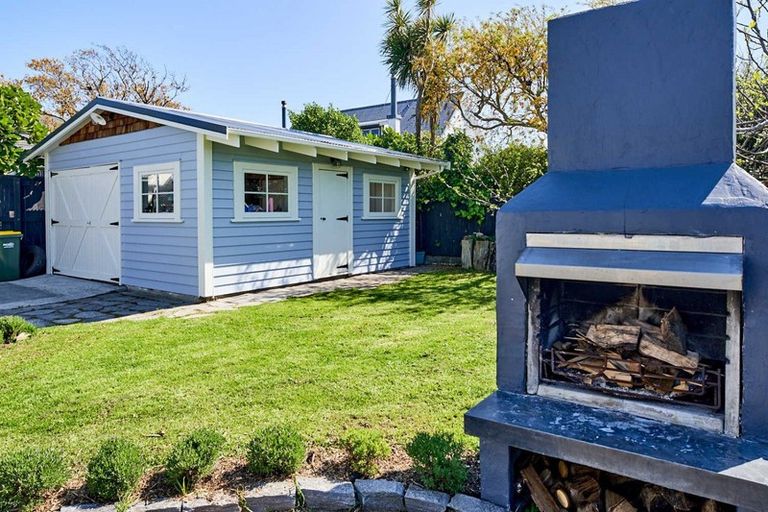 Photo of property in 38 Tuatoru Street, Eastbourne, Lower Hutt, 5013