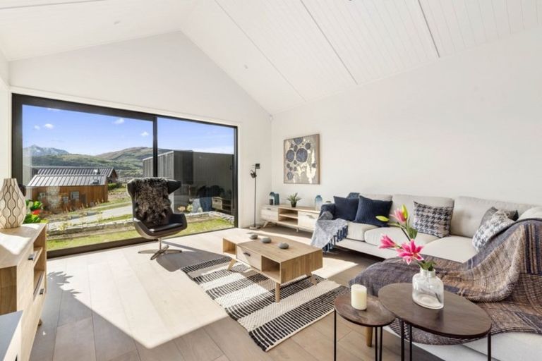 Photo of property in 12 Falconer Rise, Jacks Point, Queenstown, 9371