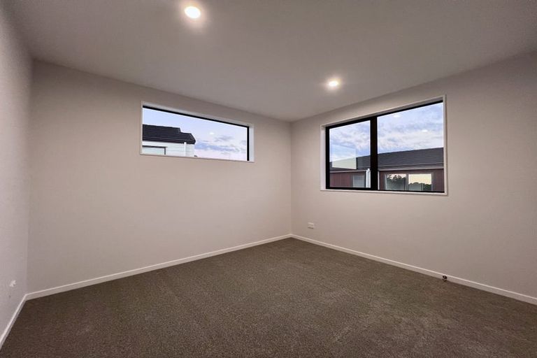 Photo of property in 130 Bradbury Road, Botany Downs, Auckland, 2010