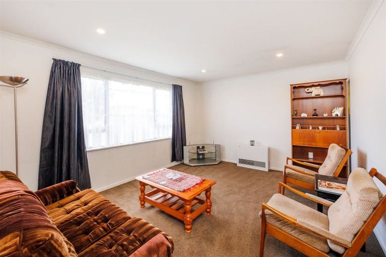 Photo of property in 12 Somerset Crescent, Highbury, Palmerston North, 4412