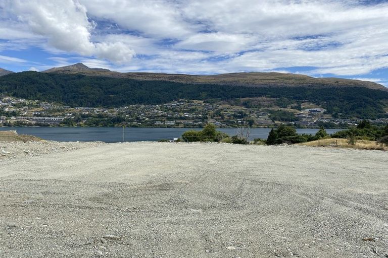 Photo of property in 5 Red Deer Rise, Kelvin Heights, Queenstown, 9300