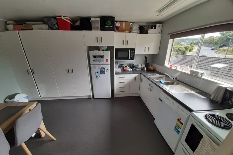 Photo of property in 2/112 Dowse Drive, Maungaraki, Lower Hutt, 5010