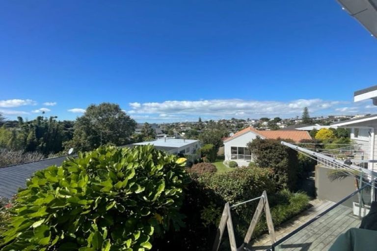 Photo of property in 24 Bevyn Street, Castor Bay, Auckland, 0620