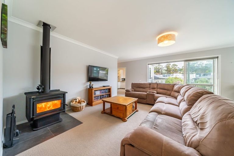 Photo of property in 21 Flotilla Place, Whitby, Porirua, 5024