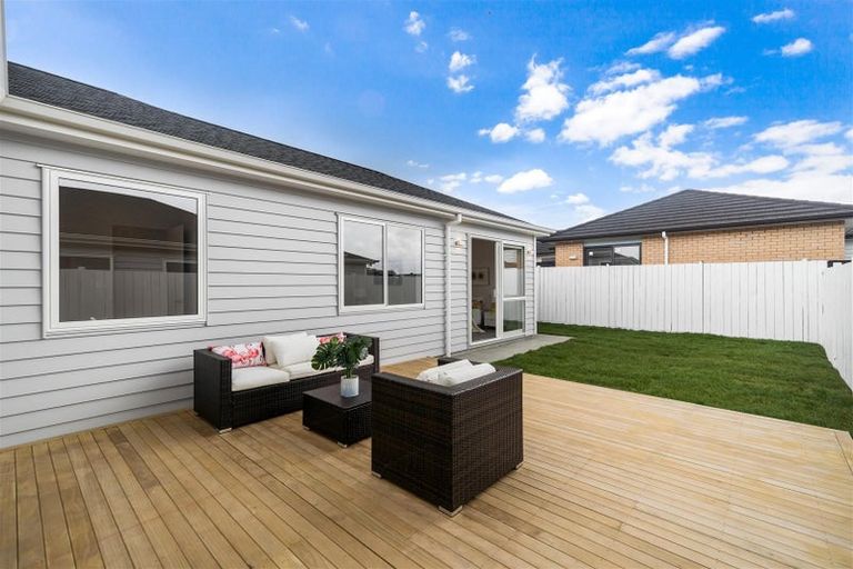 Photo of property in 30 Archibald Drive, Wainui, 0932