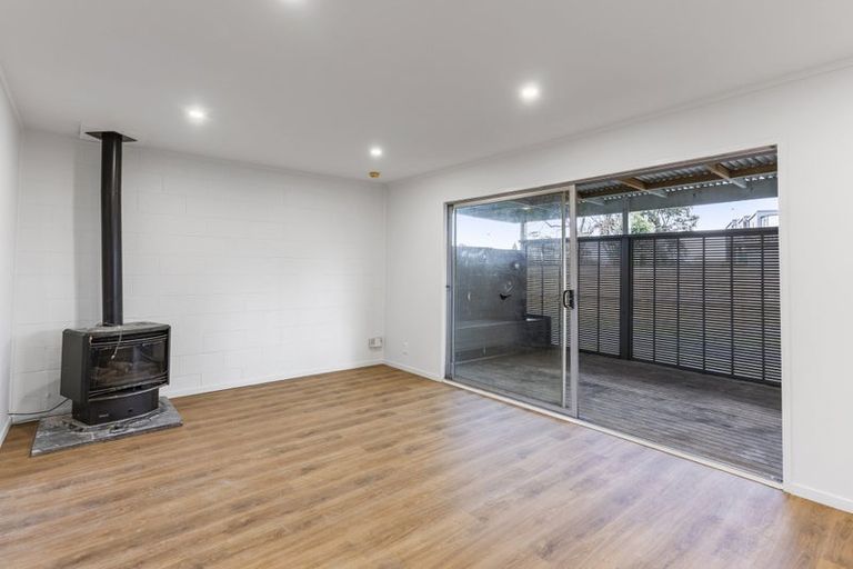 Photo of property in 32 Idlewild Avenue, Mangere, Auckland, 2022
