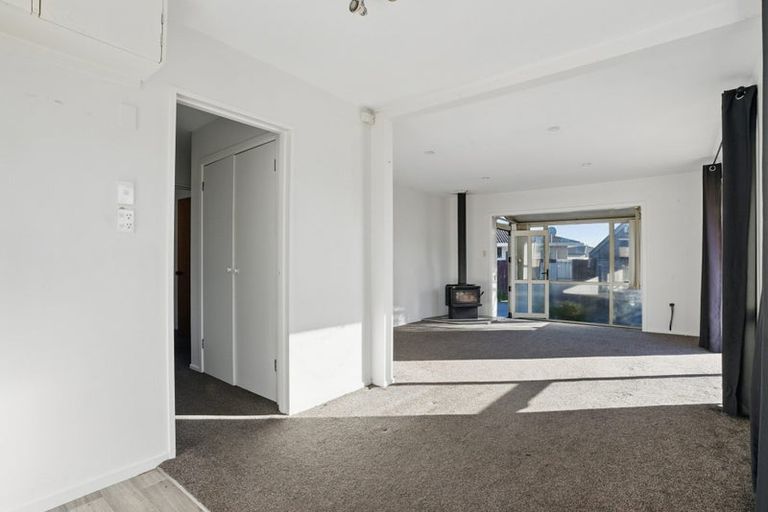 Photo of property in 2/19 Leonie Place, Aranui, Christchurch, 8061