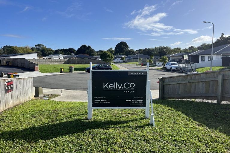 Photo of property in 16 Kingi Te Ahoaho Place, Otaki, 5512