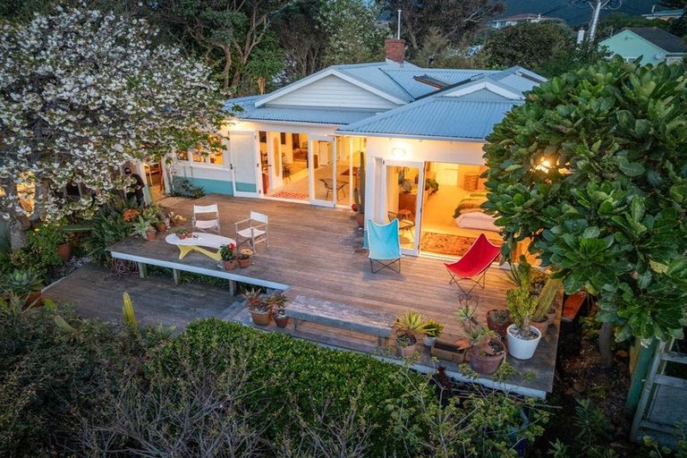 Photo of property in 121 Wellington Road, Paekakariki, 5034